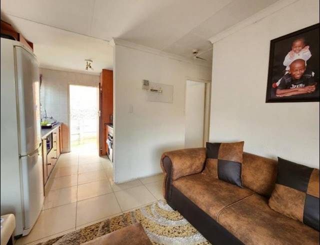 2 BEDROOM TOWNHOUSE FOR SALE IN MONDEOR
